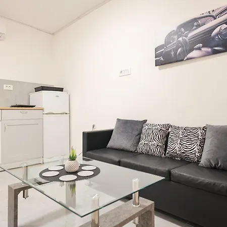 Center 2 Bedroom M *