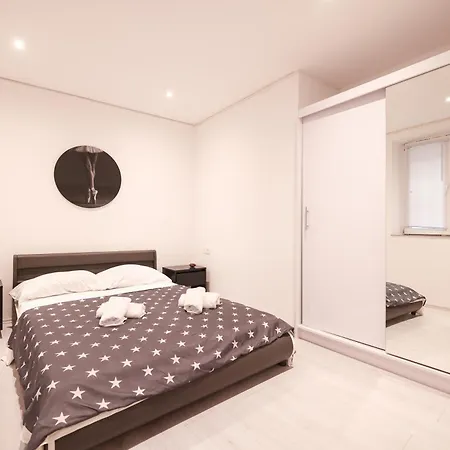 Center 2 Bedroom M 아파트 자다르