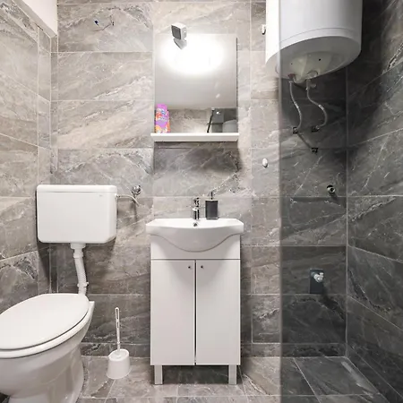Center 2 Bedroom M * 자다르
