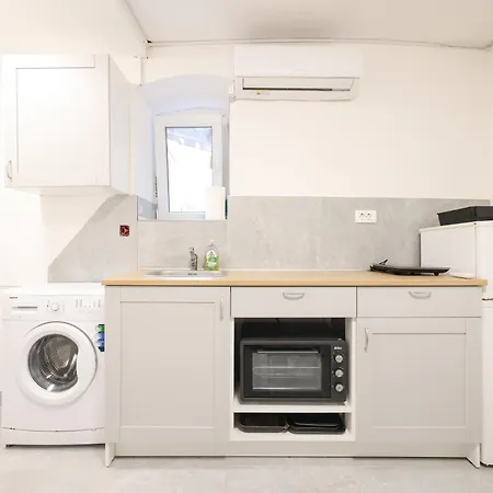 Center 2 Bedroom M * 자다르