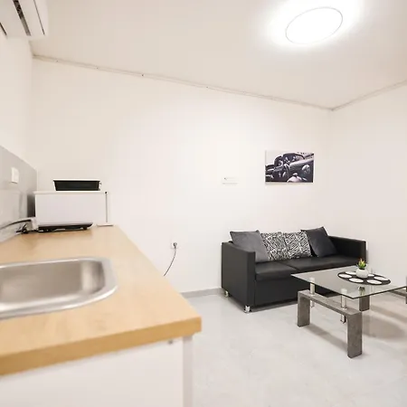 Center 2 Bedroom M 아파트 자다르
