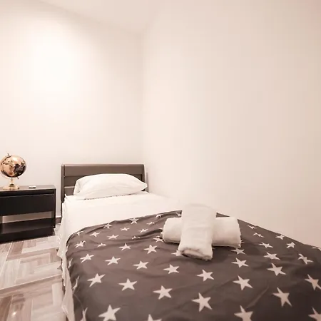 Center 2 Bedroom M *
